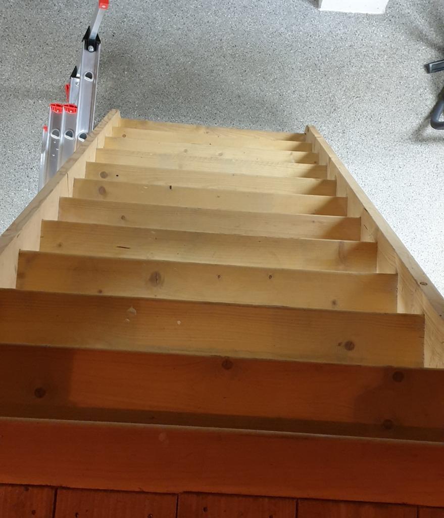 Stevige houten trap, Doe-het-zelf en Verbouw, Ladders en Trappen, Ophalen, Zo goed als nieuw, Trap, 2 tot 4 meter