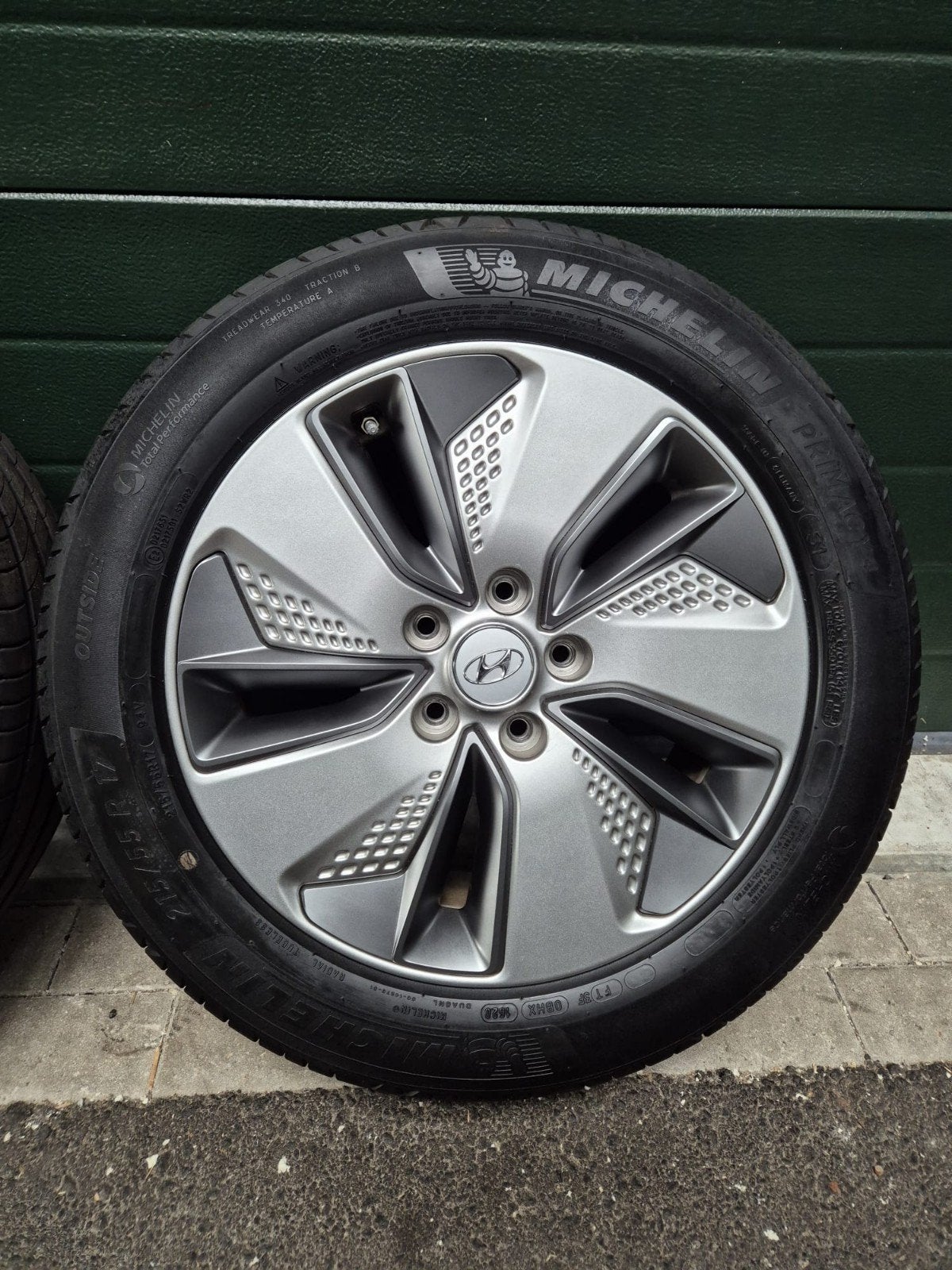 Foto 4 van 5x114.3/17 inch orgineel Hyundai Kona Velgen