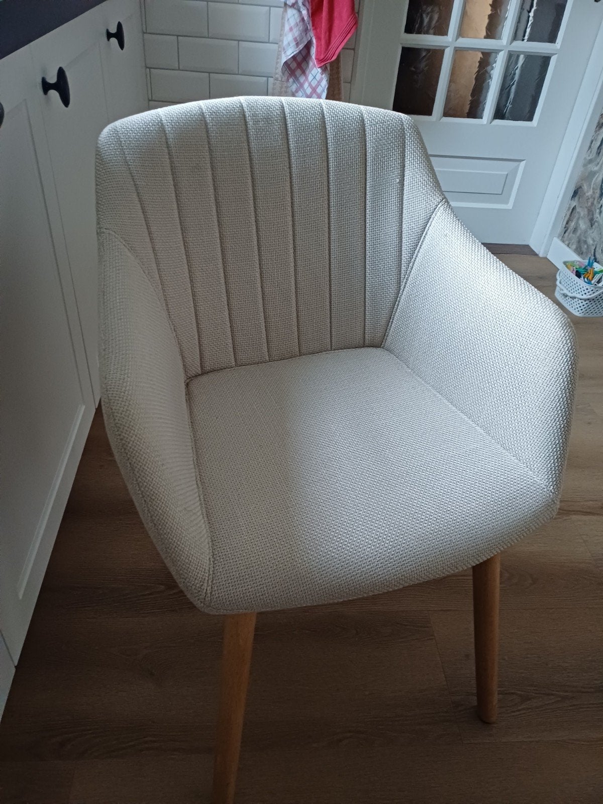 2 beige eetkamerstoelen in goede staat, Huis en Inrichting, Stoelen, Ophalen