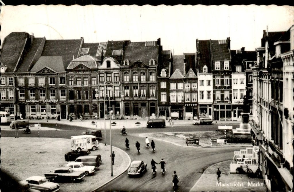 Maastricht - Markt - Gezicht op de Markt, Ophalen of Verzenden, 1960 tot 1980, Gelopen, Limburg