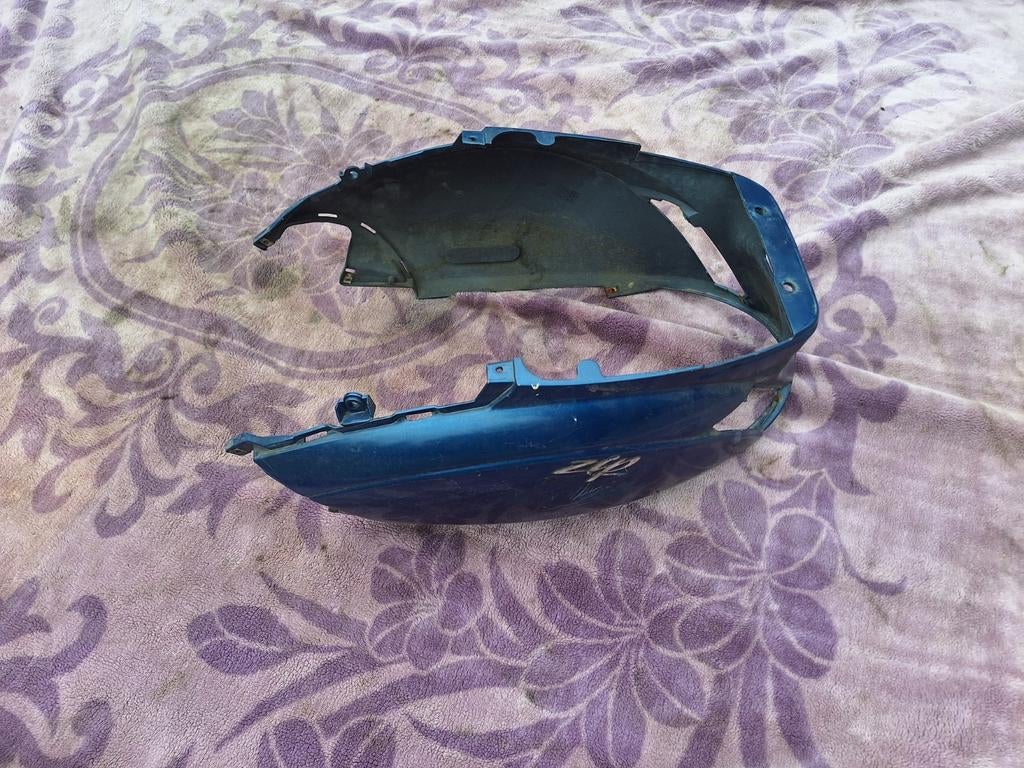 Achter kap blauw piaggio zip, Ophalen