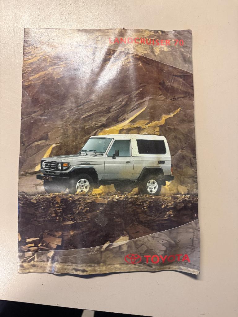 Folder Toyota landcruiser 70, Ophalen of Verzenden, Gelezen, Toyota