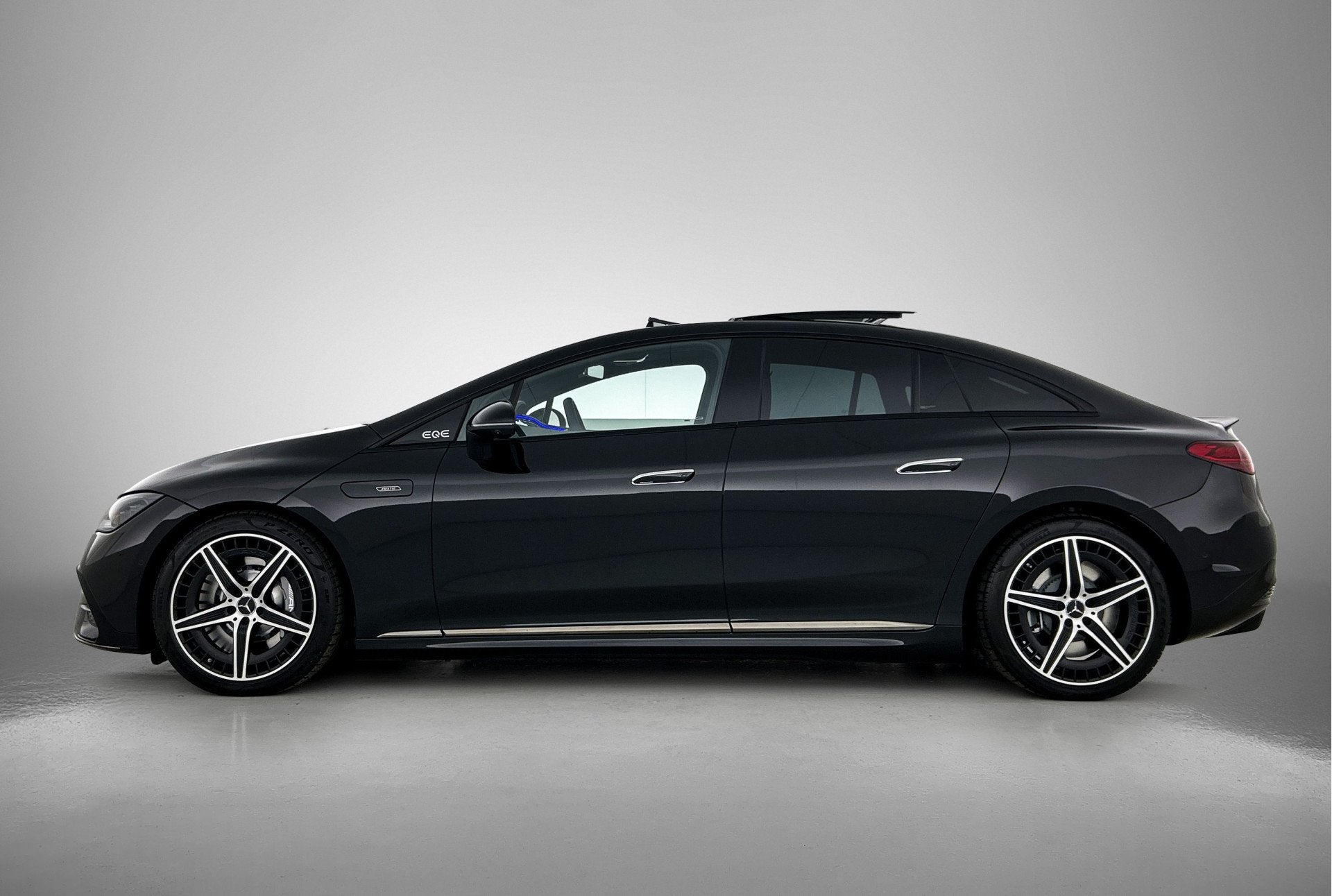 Mercedes-Benz EQE AMG 43 4MATIC Night Edition 90 kWh | Hyper, Auto's, Automaat, 12 maanden, Gebruikt, Alcantara