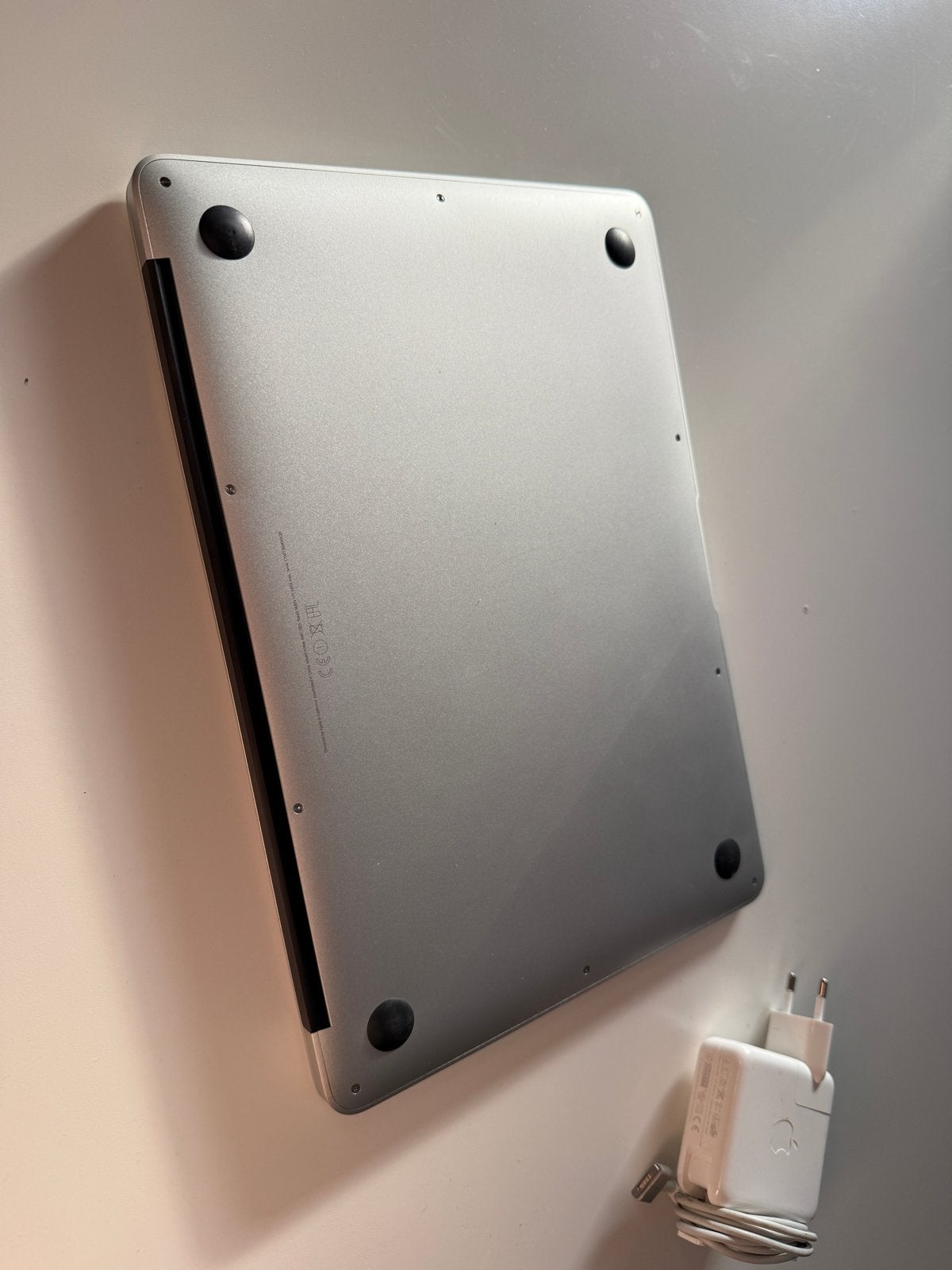 Foto 10 van MacBook Air 13 inch met originele oplader en doos