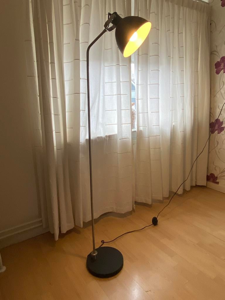 Vloerlamp zwart, Huis en Inrichting, Lampen | Vloerlampen, Ophalen, Zo goed als nieuw, 150 tot 200 cm