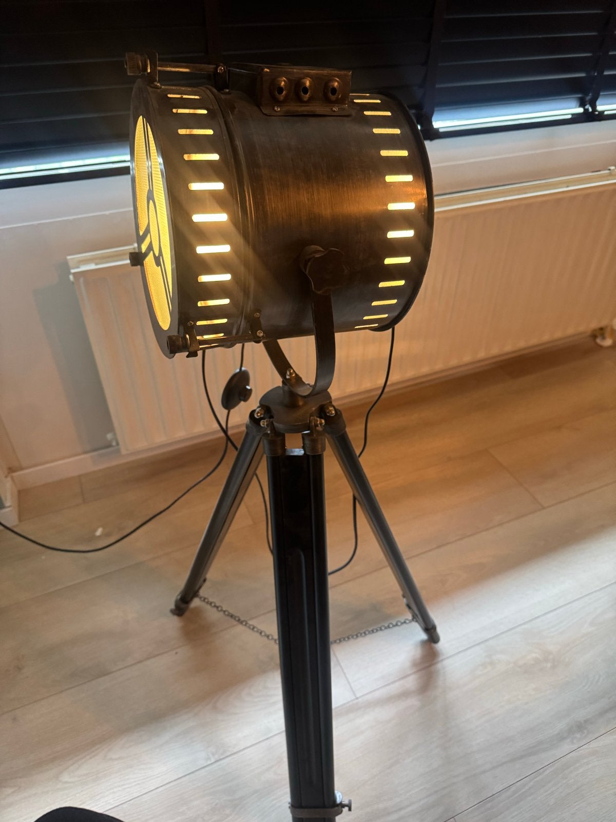 Vintage Studio Lamp op Statief Industriële Stijl, Huis en Inrichting, Lampen | Vloerlampen, Ophalen, Gebruikt, Metaal, 100 tot 150 cm