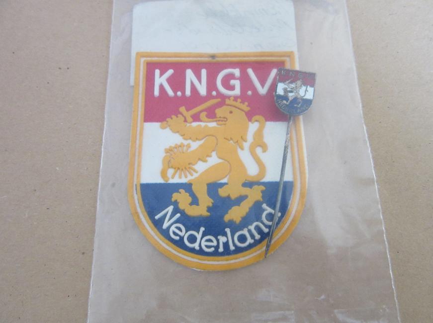 Koninklijk Nederlandse Gymnastiek vereniging embleem en spel, Verzenden, Zo goed als nieuw, Overige sporten, Poster, Plaatje of Sticker