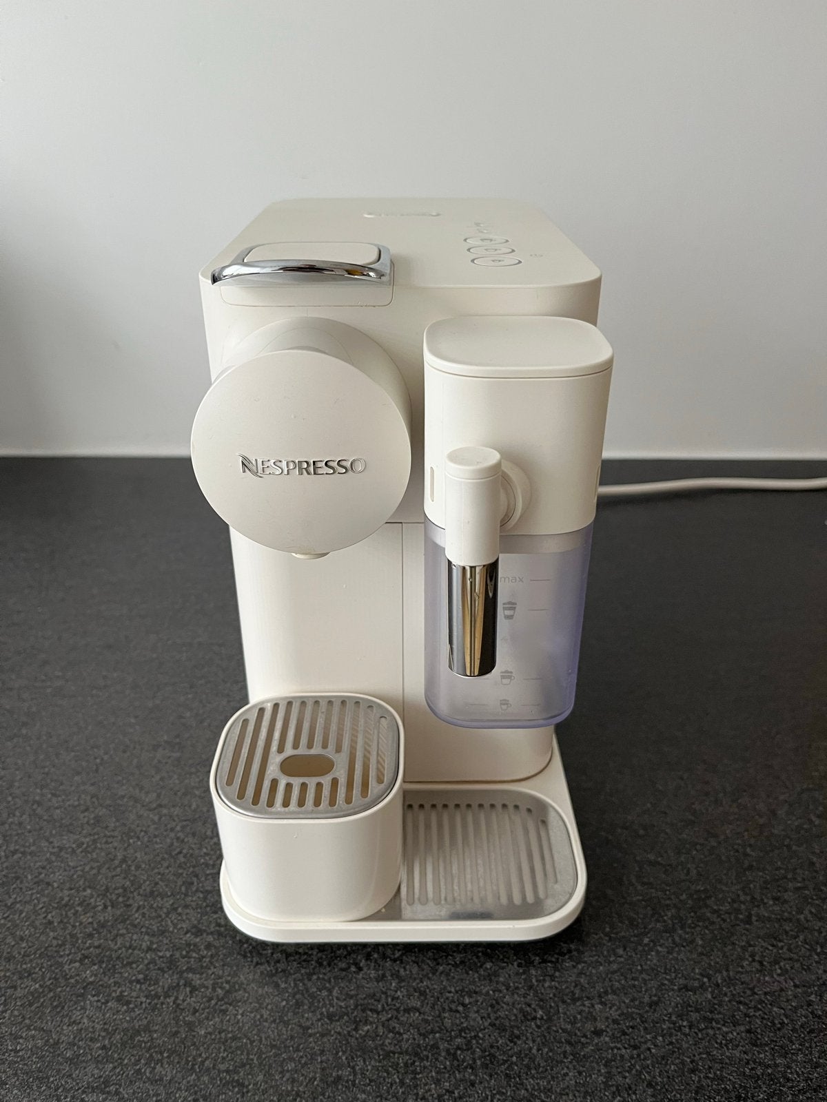 Nespresso Lattissima One - moet gemaakt worden, Witgoed en Apparatuur, Ophalen, Koffiemachine, Niet werkend, 2 tot 4 kopjes