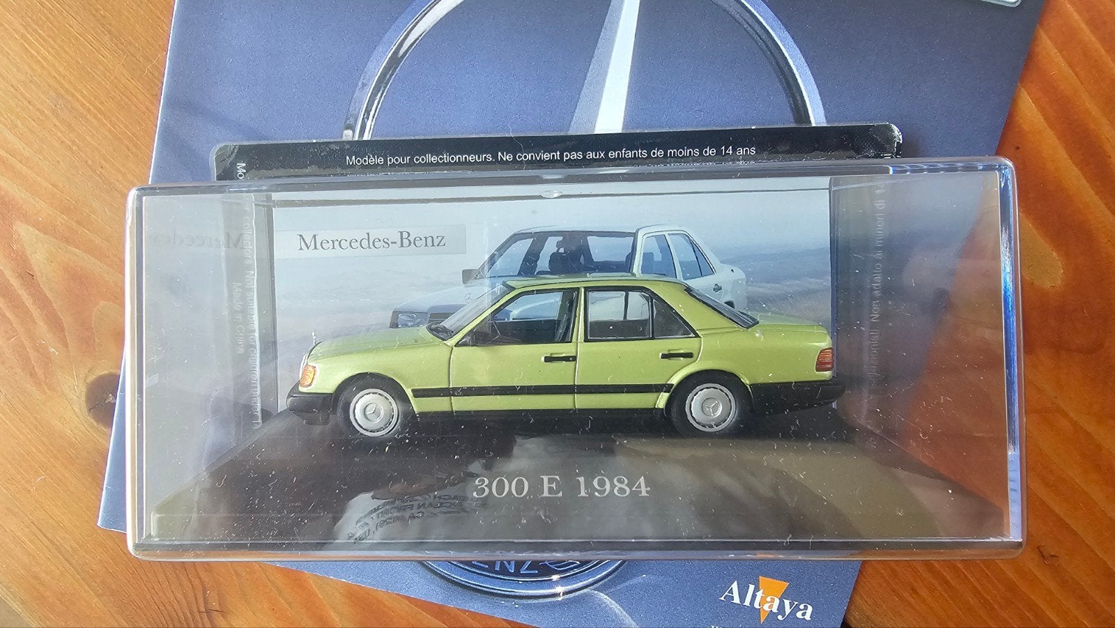 Model Mercedes Benz 300e W124 schaal 1:43 nieuw, Ophalen of Verzenden, Nieuw, Auto, Overige merken