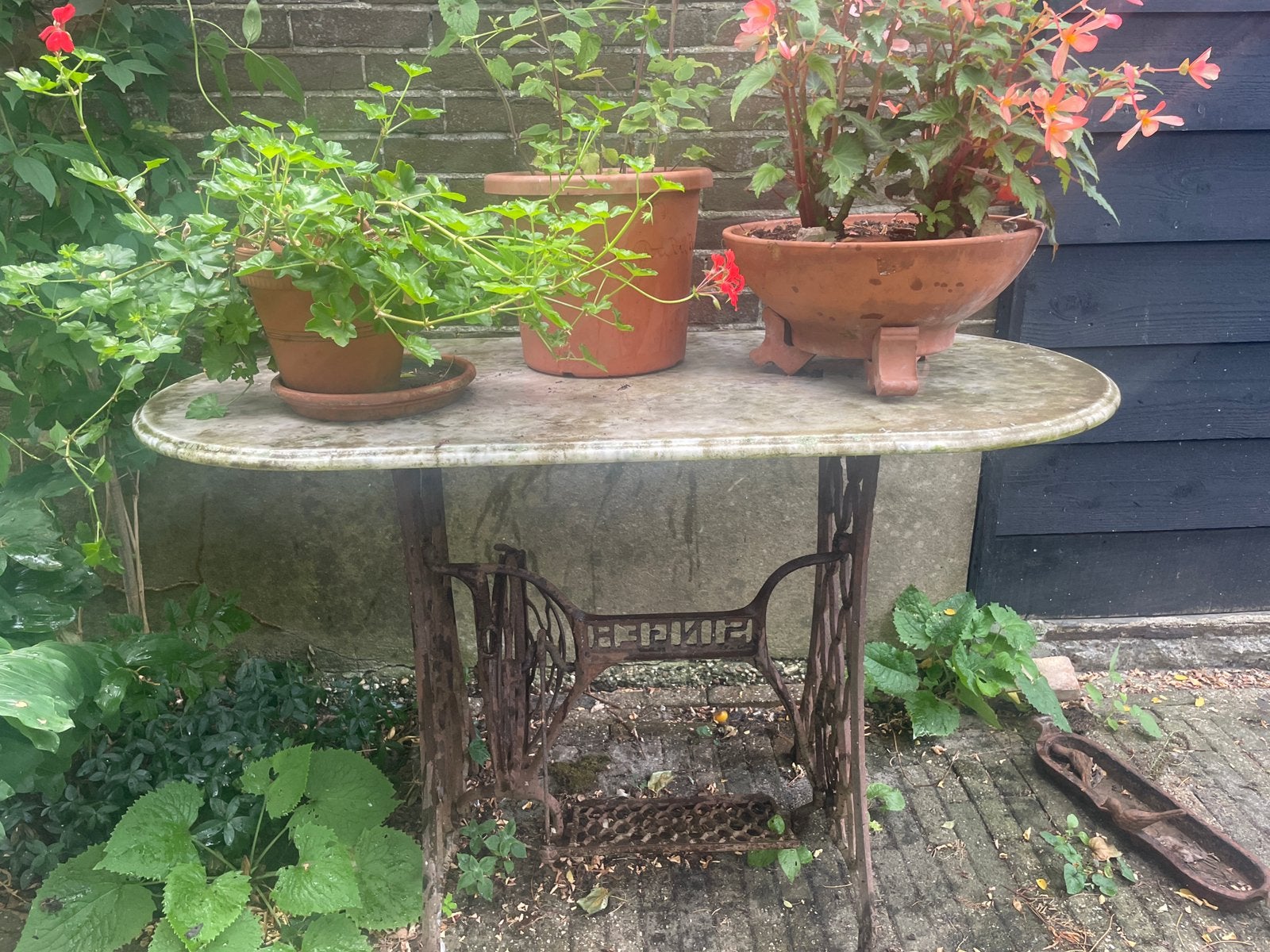 Tuintafel met marmerenblad  SINGER gietijzeren onderstel, Tuin en Terras, Tuintafels, Ophalen, Zo goed als nieuw, Rechthoekig