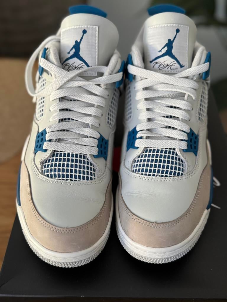 Jordan 4 Retro Military Blue | 44, Ophalen of Verzenden, Zo goed als nieuw, Schoenen