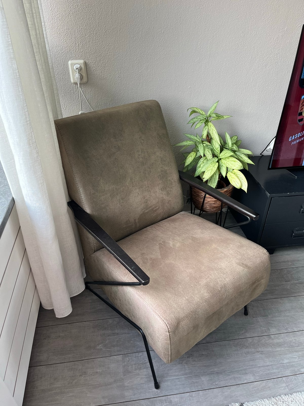 Nette groene Ancantara stoel, 4 jaar oud, zit goed, Huis en Inrichting, Stoelen, Ophalen, Gebruikt, Overige kleuren, Eén