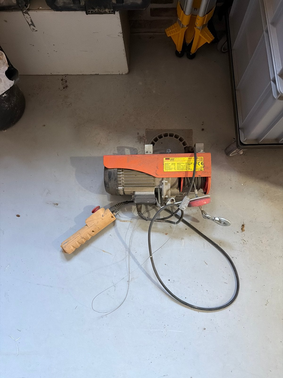 Elektrische takel - Krachtige hijshulp voor uw projecten, Doe-het-zelf en Verbouw, Lieren en Takels, Ophalen, Gebruikt, Elektrisch