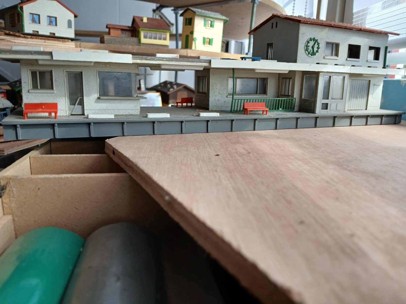 Groot HO Spoorbaan Station Gebouw - Modelspoorbaan, Hobby en Vrije tijd, Modeltreinen | H0, Ophalen of Verzenden