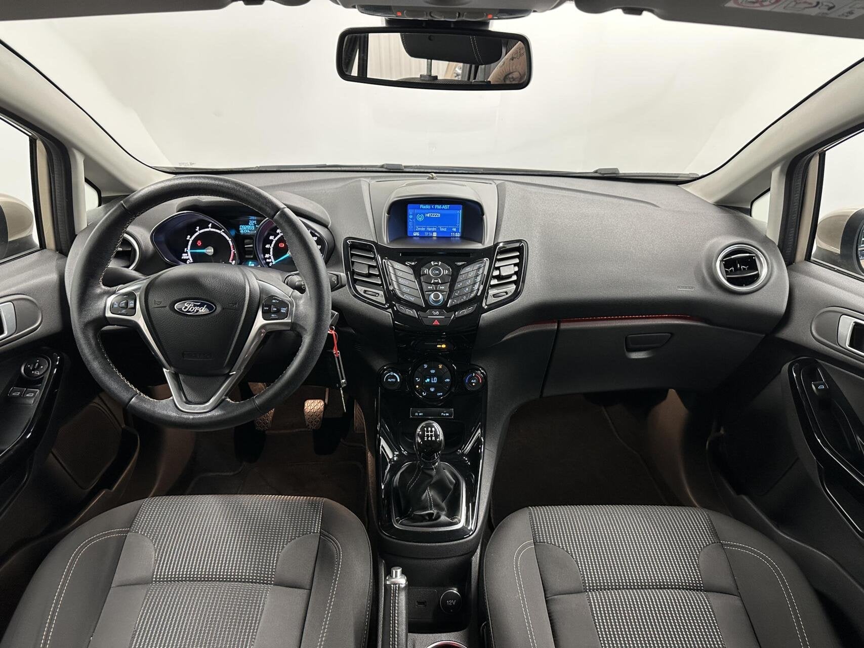 Foto 2 van Ford Fiesta 1.0 EcoBoost Titanium 92000 KM NAVI CRUISE LM EC