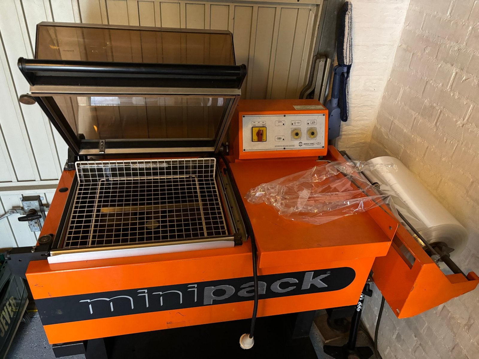 Minipack FM75 krimpfoliemachine, Ophalen