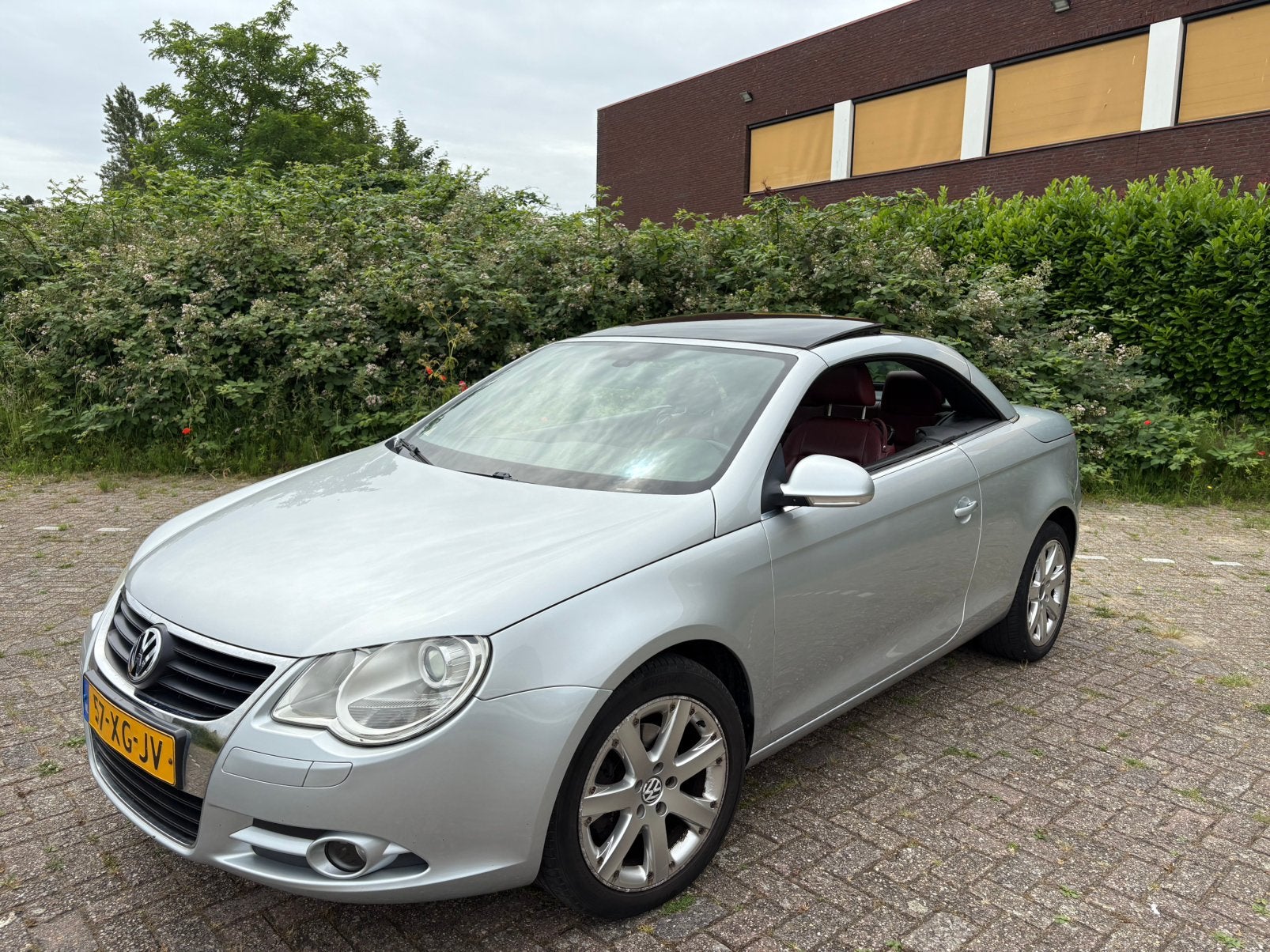 VW Eos 2.0 16V FSI 110KW Pano& Leer Navi.PDC, Auto's, Volkswagen, Voorwielaandrijving, 4 cilinders, 4 stoelen, Origineel Nederlands