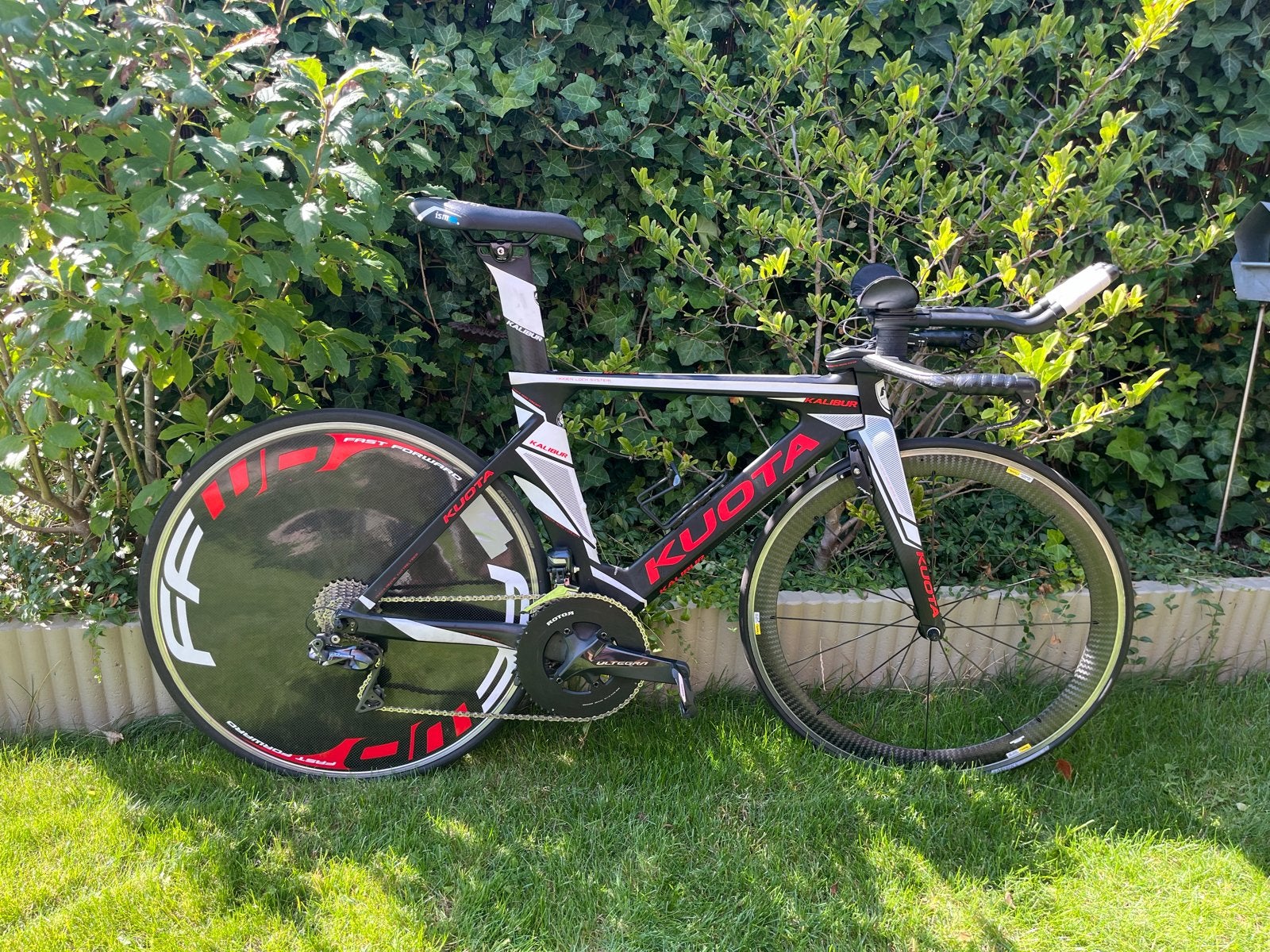 Kuota Kalibur tijdritfiets / Triathlonfiets maat S, Fietsen en Brommers, Fietsen | Racefietsen, 28 inch, Carbon, Velgrem, Zo goed als nieuw