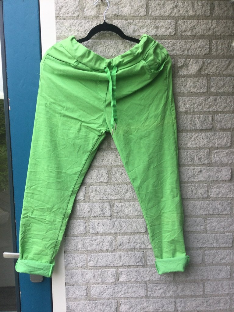 Leuke felgroene JOGJEANS, NIEUW, mt 38-44, Maat 38/40 (M), Nieuw, Ophalen of Verzenden, Lang
