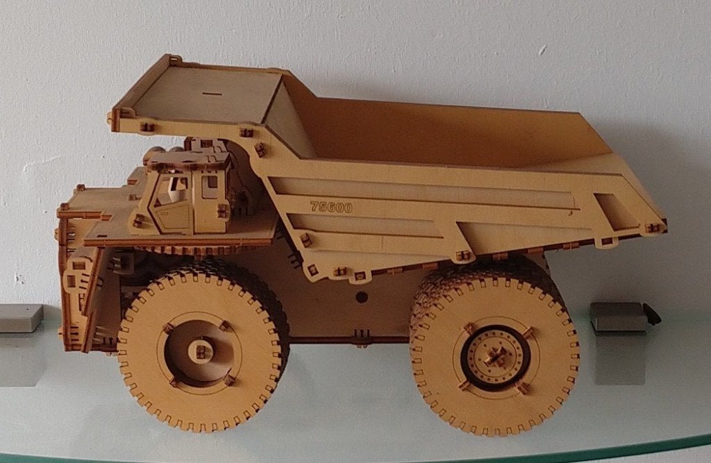modelbouw ugears keepauto Belaz 75600, lang 30 cm, volgnr 20, Ophalen of Verzenden, Gebruikt, 1:50 tot 1:144