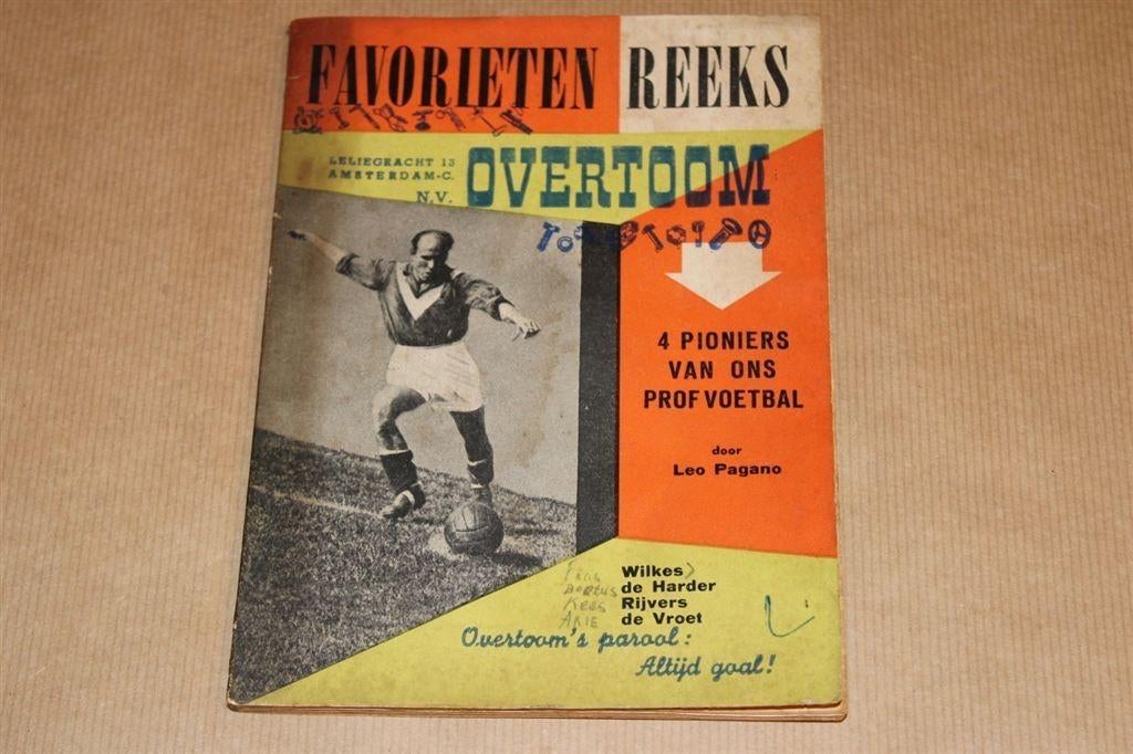 Vier pioniers van ons profvoetbal - Leo Pagano - 1954, Ophalen of Verzenden, Gebruikt, Poster, Plaatje of Sticker