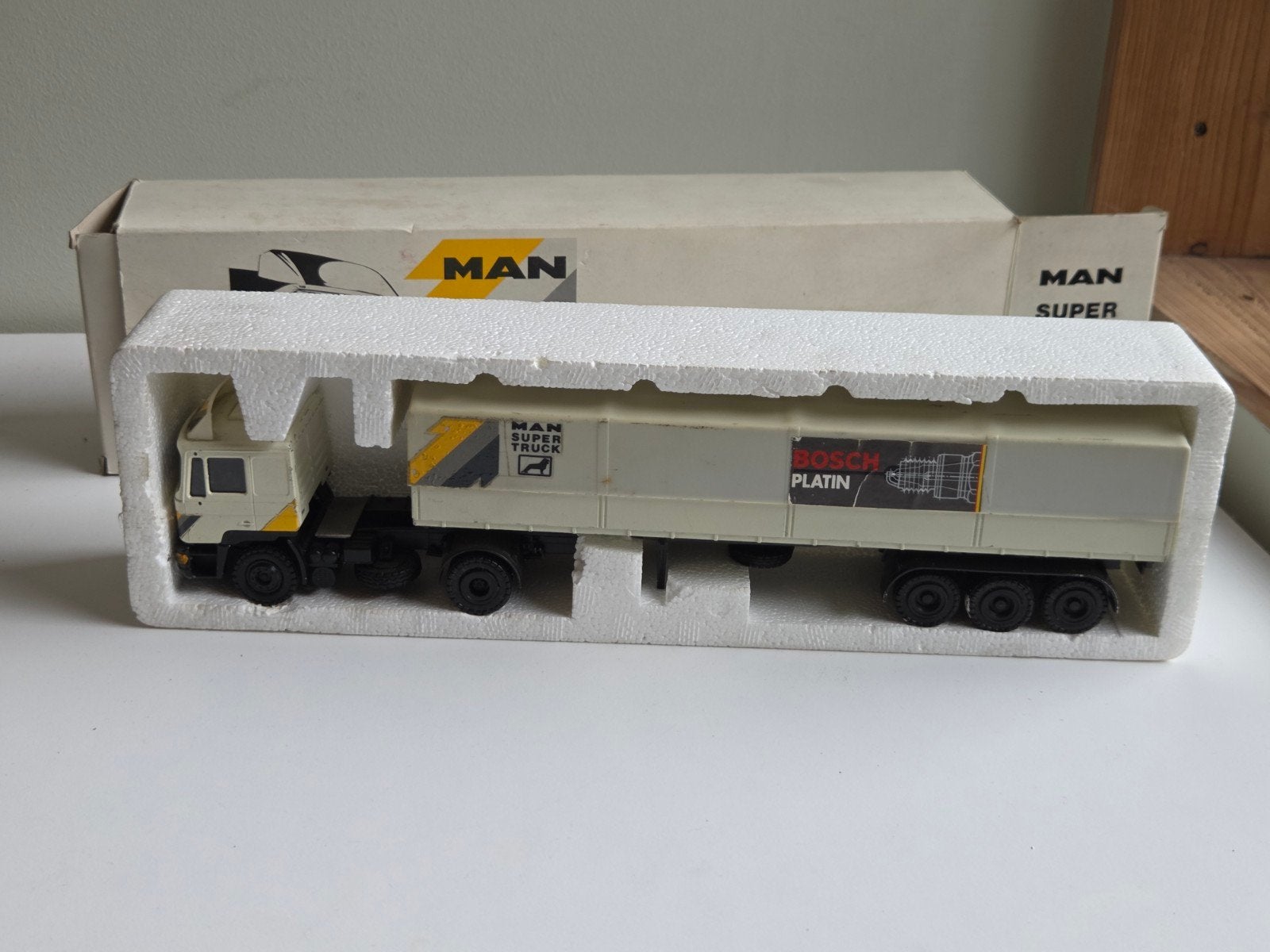 Conrad 4130 Model MAN Super Truck met Bosch Platin Trailer, Ophalen of Verzenden, Zo goed als nieuw