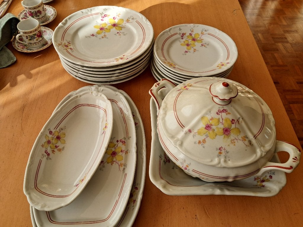 Jäger Eisenberg servies, gele bloemen, met schalen en borden, Ophalen, Overige merken, Klassiek, Porselein
