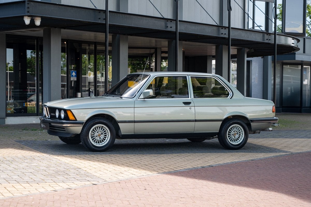 BMW 3-serie 320 E21 Edition E (bj 1982), Auto's, BMW, Stof, Gebruikt, Overige kleuren, 4 stoelen