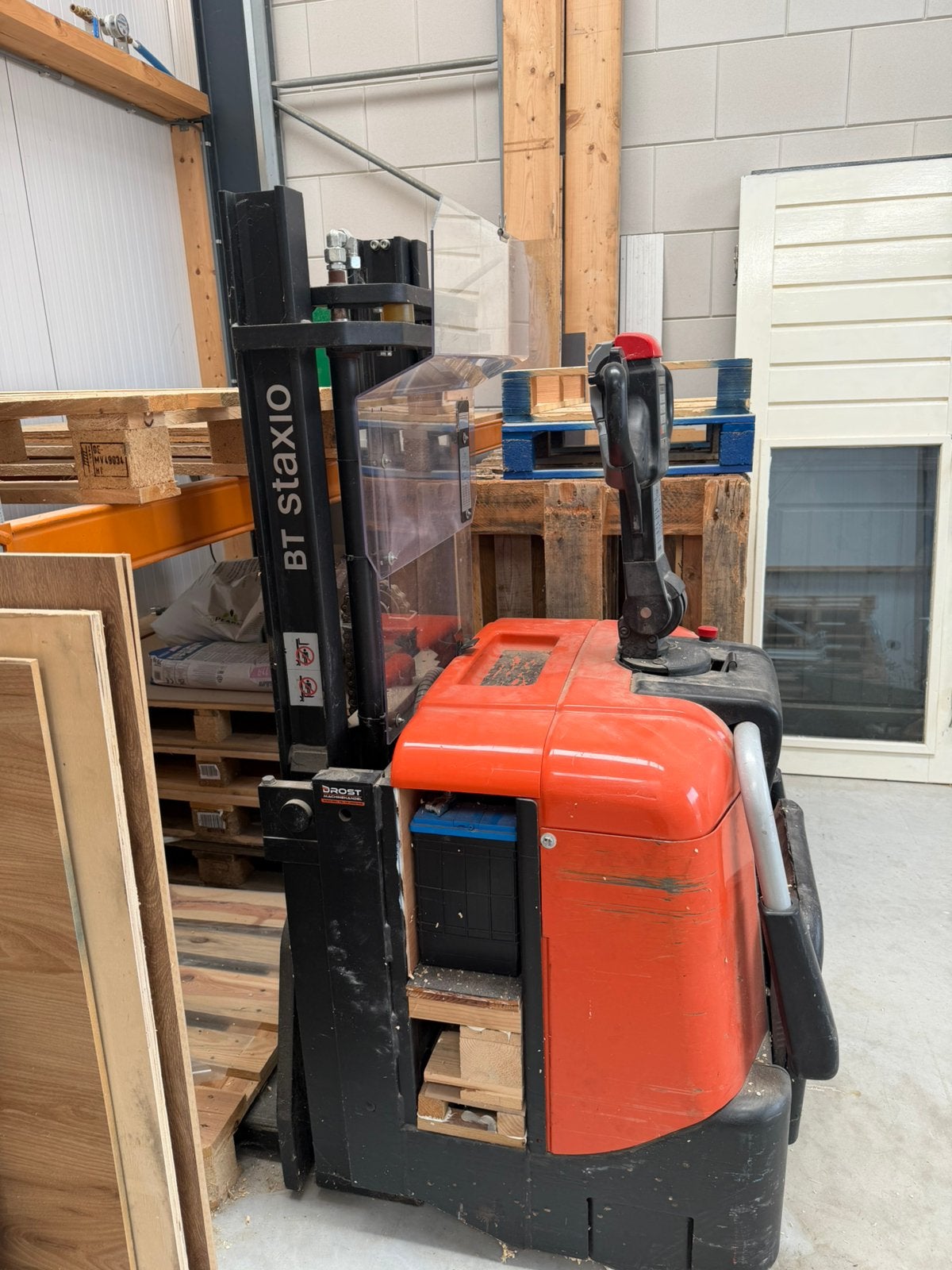 Pallet  plaatser merk drost, Ophalen