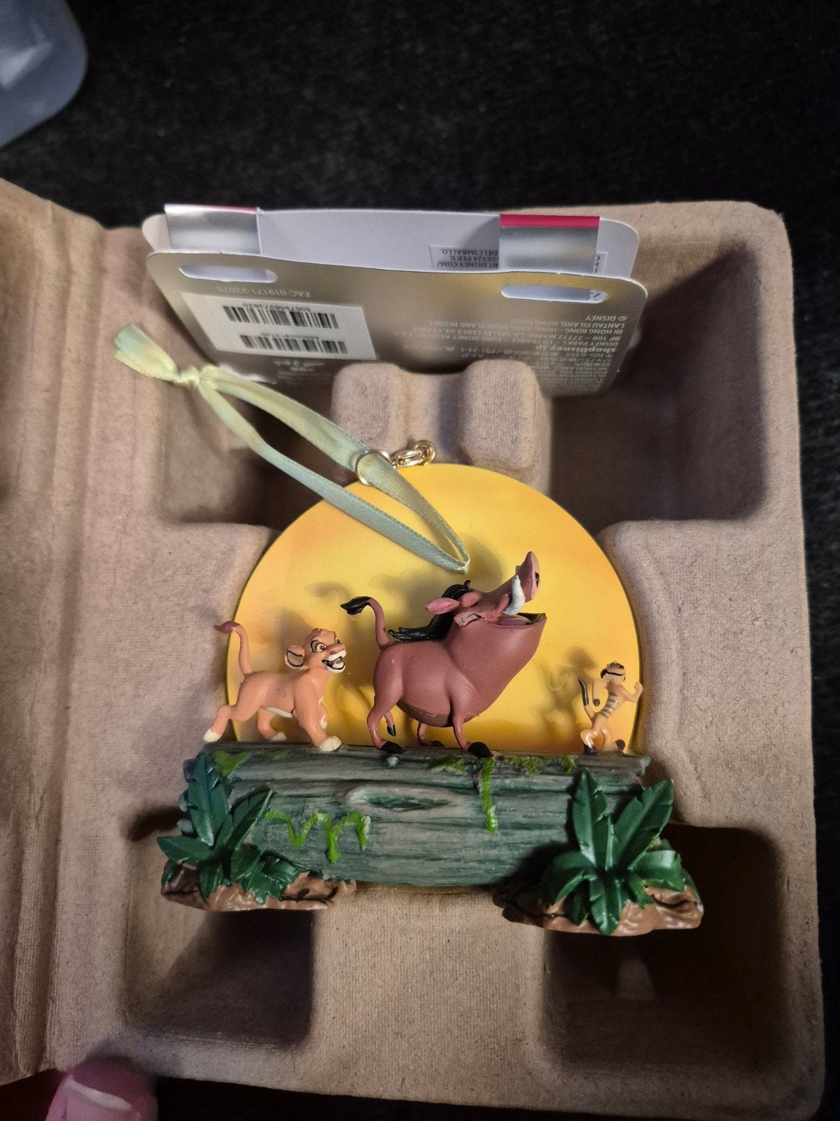 Disney lion king op de boomstam kerst ornament disneystore, Ophalen of Verzenden, Leeuwenkoning of Jungle Boek, Zo goed als nieuw