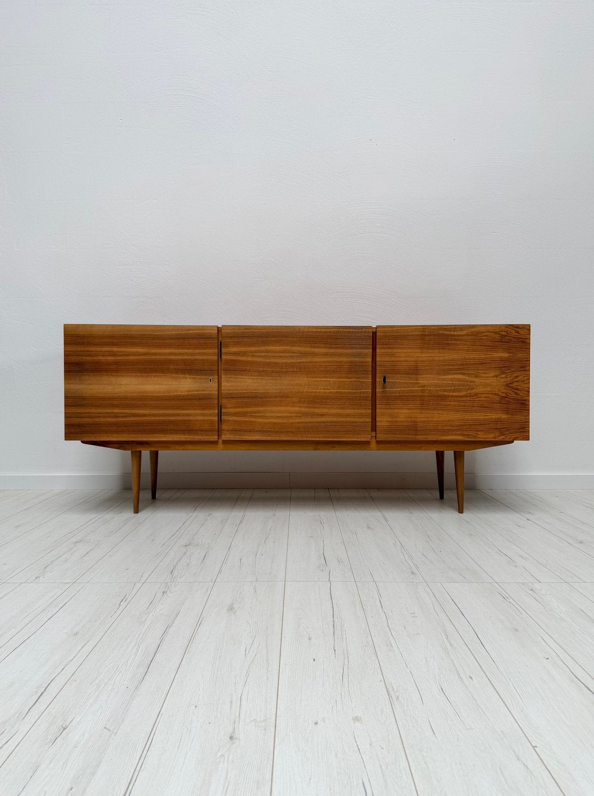 Vintage jaren 60 Duits mid-century walnoot dressoir ladekast, 150 tot 200 cm, Ophalen of Verzenden, Zo goed als nieuw, 25 tot 50 cm