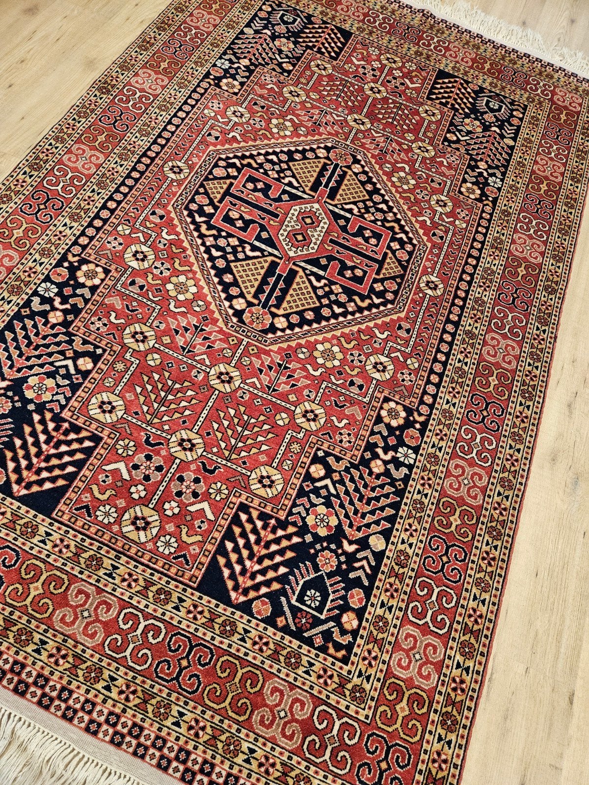 Vintage handgeknoopt oosters tapijt kazak 260x158, Info@SlatsAntiek.nl, Perzisch, 150 tot 200 cm, 200 cm of meer