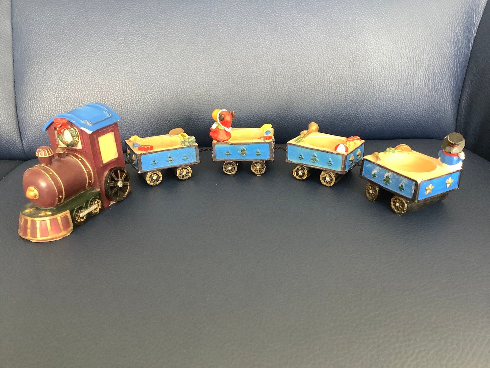 Kersttrein - loc + 4 wagons, Ophalen of Verzenden, Zo goed als nieuw