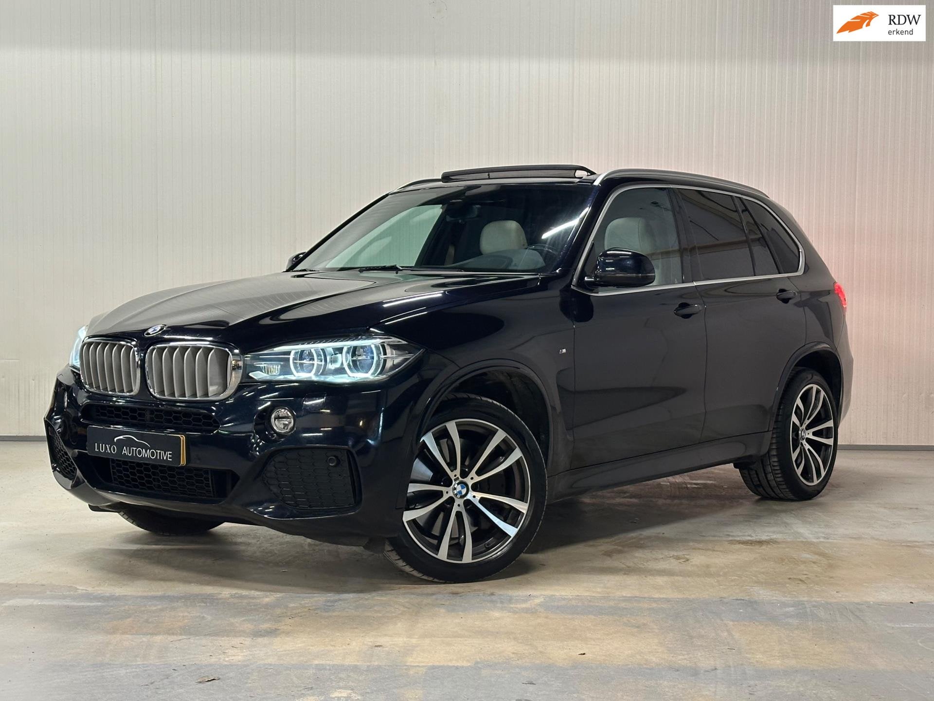 BMW X5 XDrive50i High Executive | PANO | M-SPORT | HUD | HAR, Gebruikt, Zwart, Bedrijf, Vierwielaandrijving