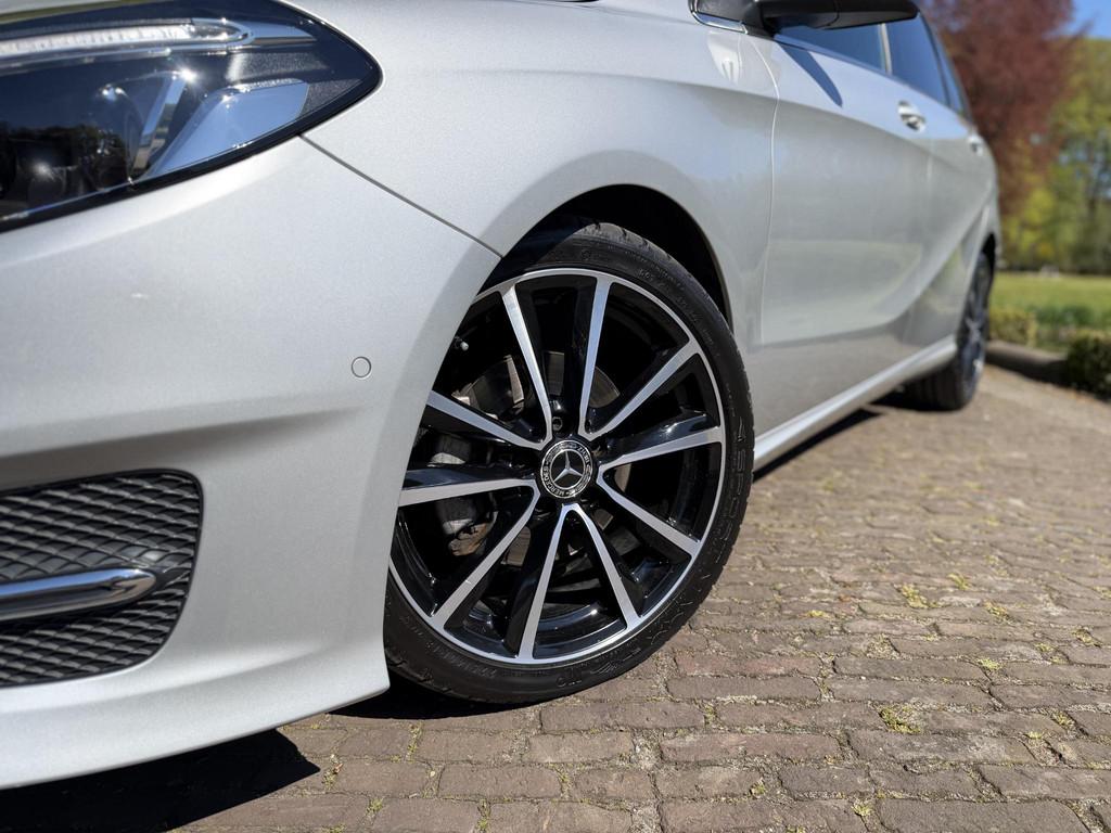 Mercedes-Benz B-klasse 180 AMG Line | 49.000KM ! | Trekhaak, 1325 kg, Gebruikt, 4 cilinders, Leder en Stof