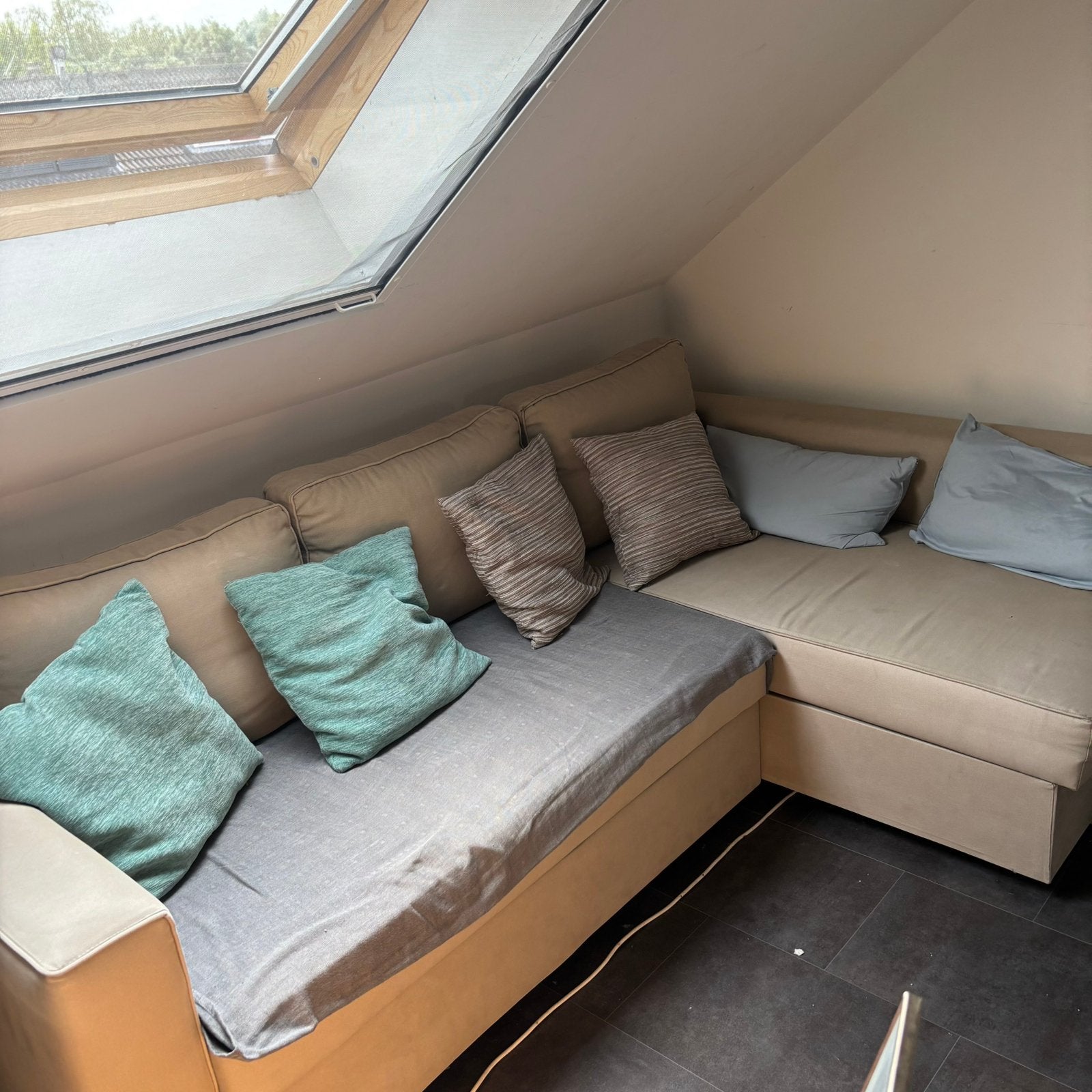 Comfortable hoekbank met slaapbank en opbergruimte, Huis en Inrichting, Banken | Bankstellen, Ophalen, Gebruikt, 125 tot 150 cm