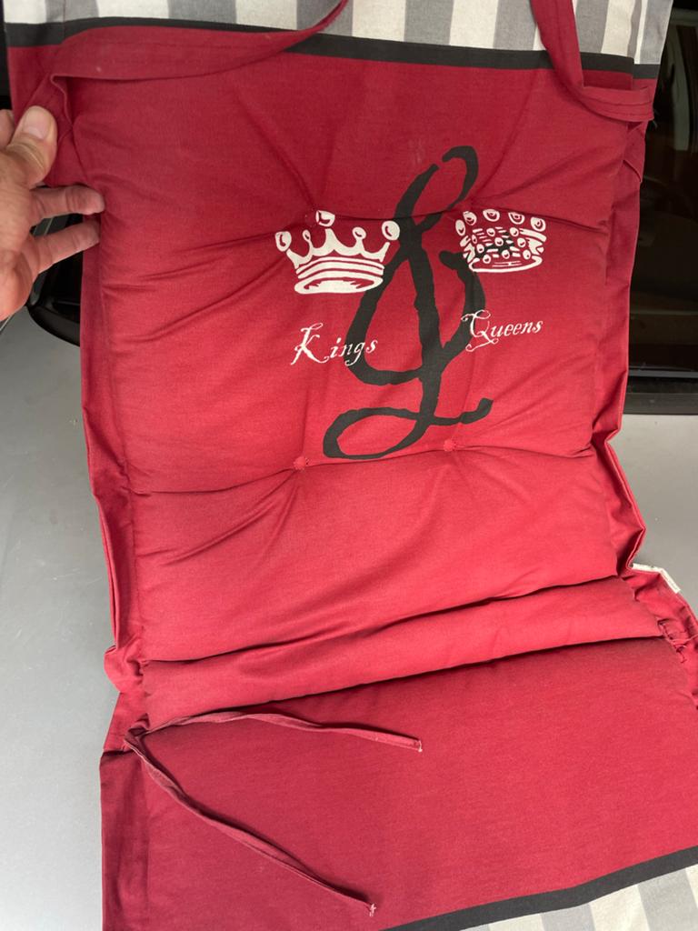 Kings & Queens zitkussen rood/grijs gestreept, Ophalen, Gebruikt, Rood, Rechthoekig