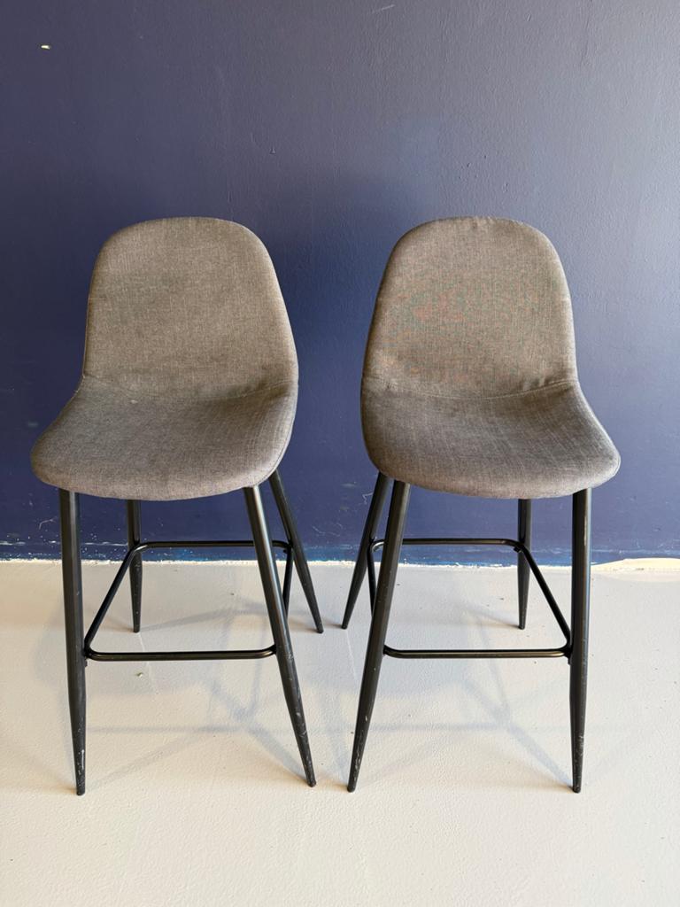 Set van 2 grijze barkrukken barstoelen, Huis en Inrichting, Barkrukken, Ophalen, Gebruikt, Met voetsteun, 90 cm of meer