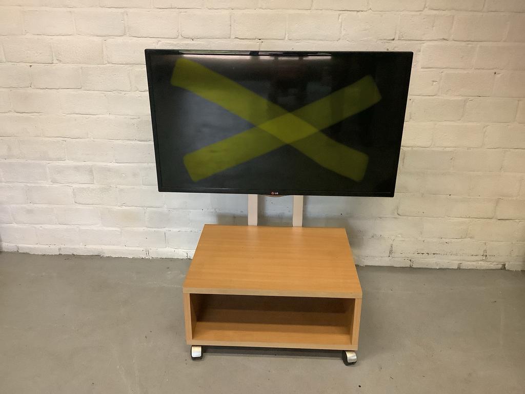 TV- kastje TV-meubel op zwenkwielen met VESA- steun. (ex TV), Ophalen, Gebruikt, 50 tot 100 cm, Minder dan 100 cm