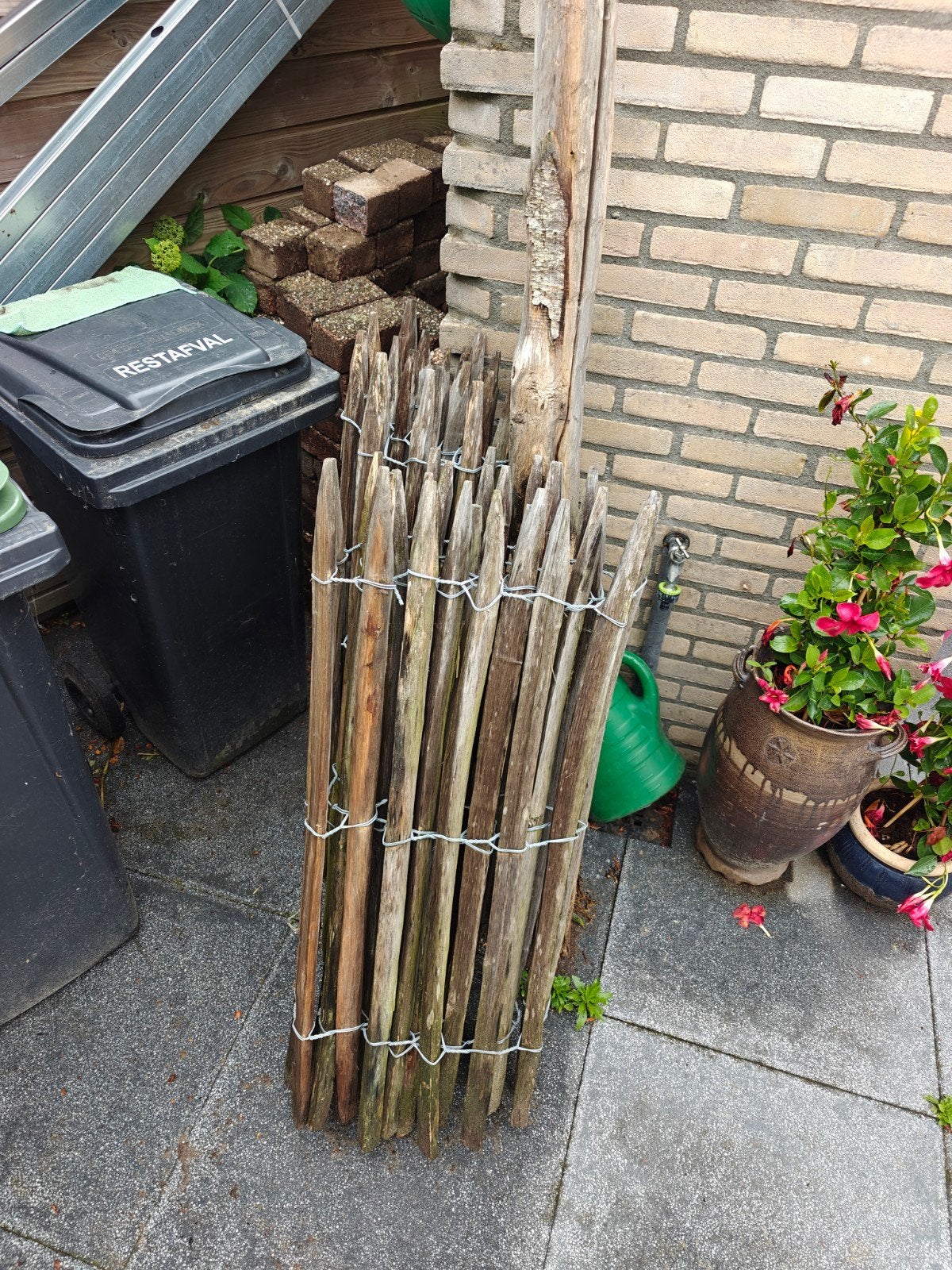 2x Duinhek met paal - circa 2,5 meter, Ophalen, Gebruikt, Hout, Tuinhek