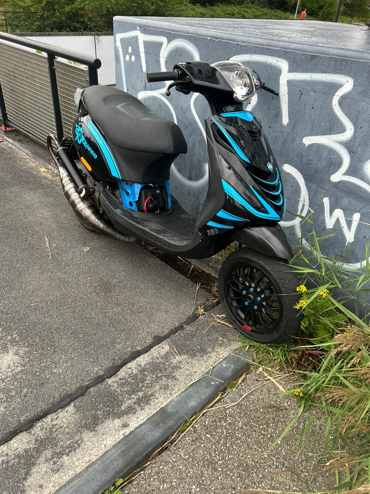 Piaggio zip 183cc, Fietsen en Brommers, Ophalen of Verzenden, Zo goed als nieuw, Tweetakt, Zip