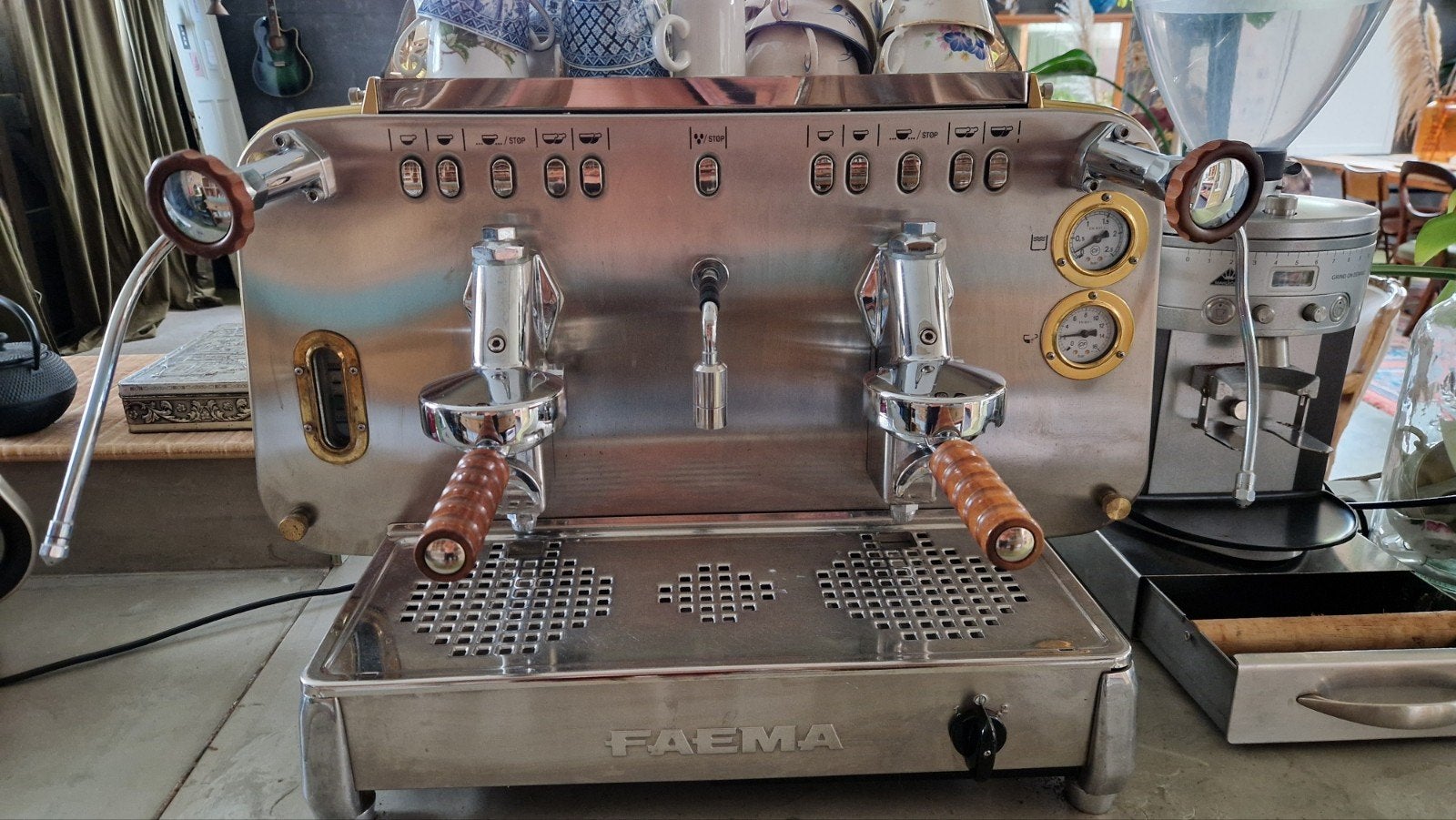 Faema E61 Jubile 2004 2 groeps espressomachine IZGS, Koffiemachine, Koffiebonen, Zo goed als nieuw, 2 tot 4 kopjes