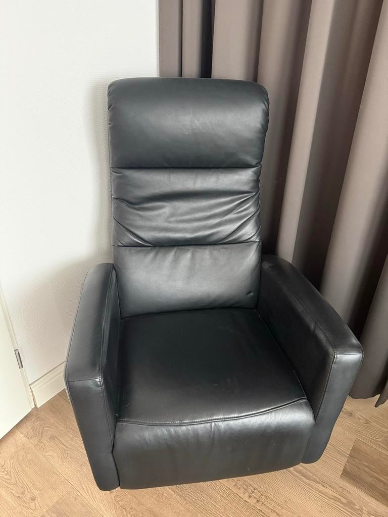 Elektrische fateuil (relax/sta op stoel), Ophalen, Zo goed als nieuw, Leer, 75 tot 100 cm