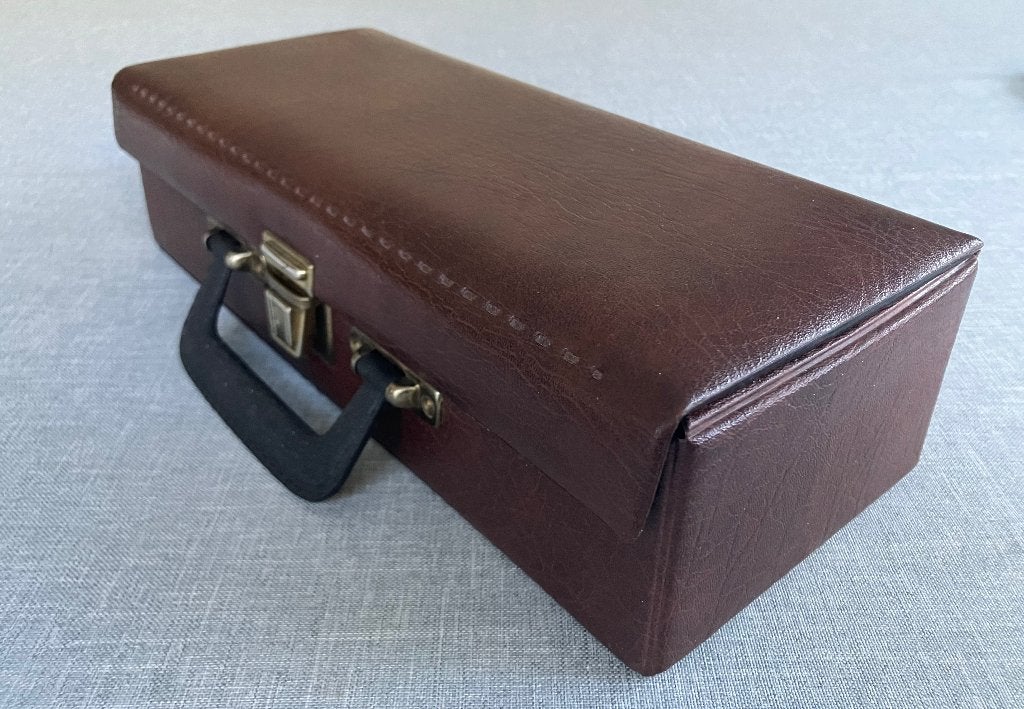 Vintage Bruine Opbergbox voor 15 Cassettebandjes, Gebruikt, 1 bandje, Ophalen of Verzenden, Toebehoren