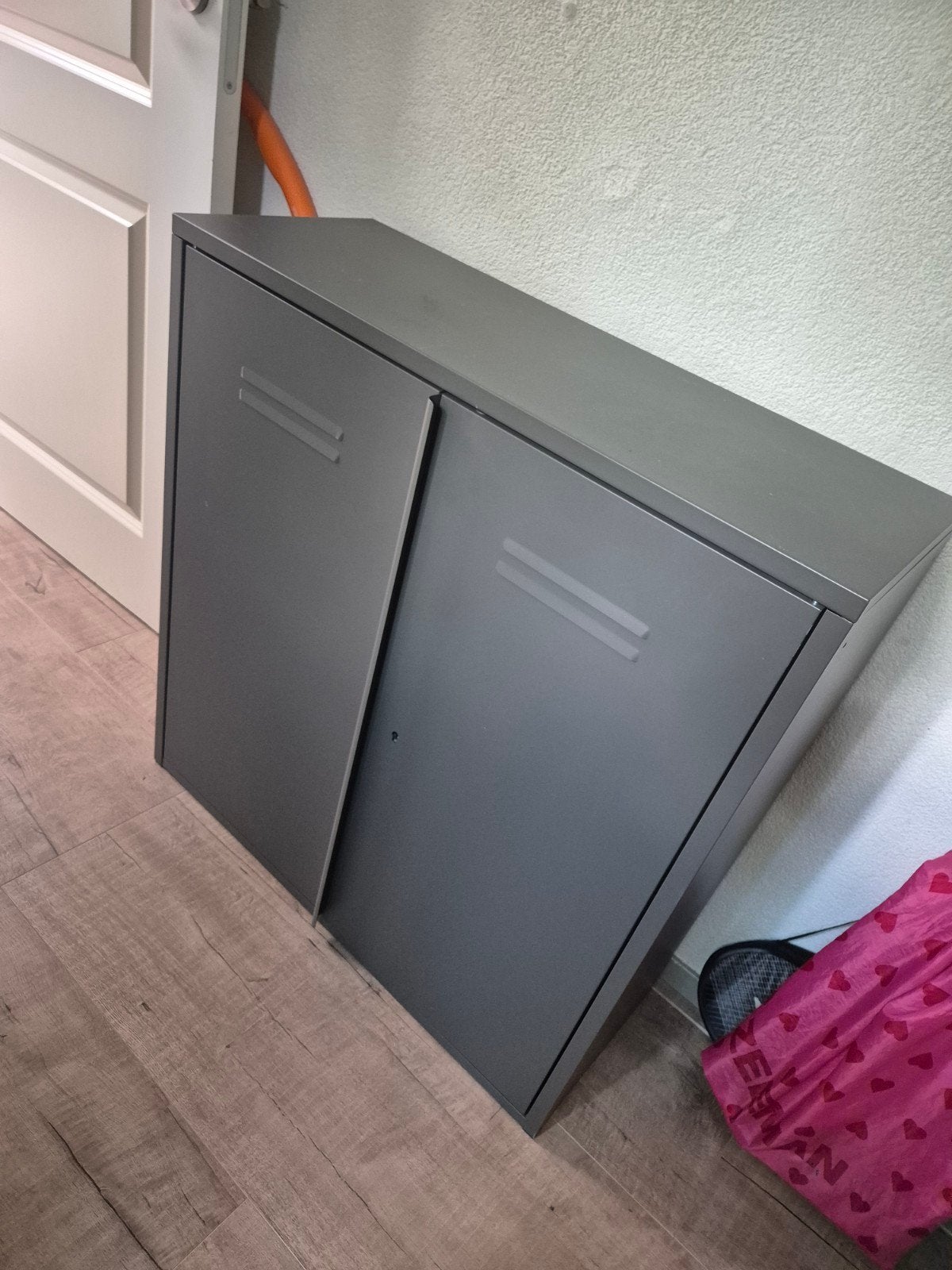 Grijze metalen kast met twee deuren 80,5 x 30cm x 83hoog, Ophalen, Gebruikt, Industrieel, Modern