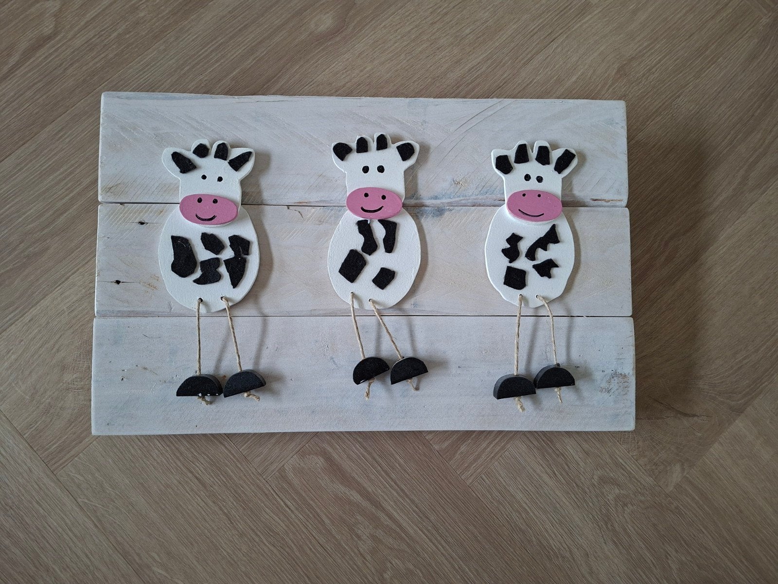 Leuke decoratie met 3 koeien op houten plank, Ophalen, Hout, Wit, Landelijk