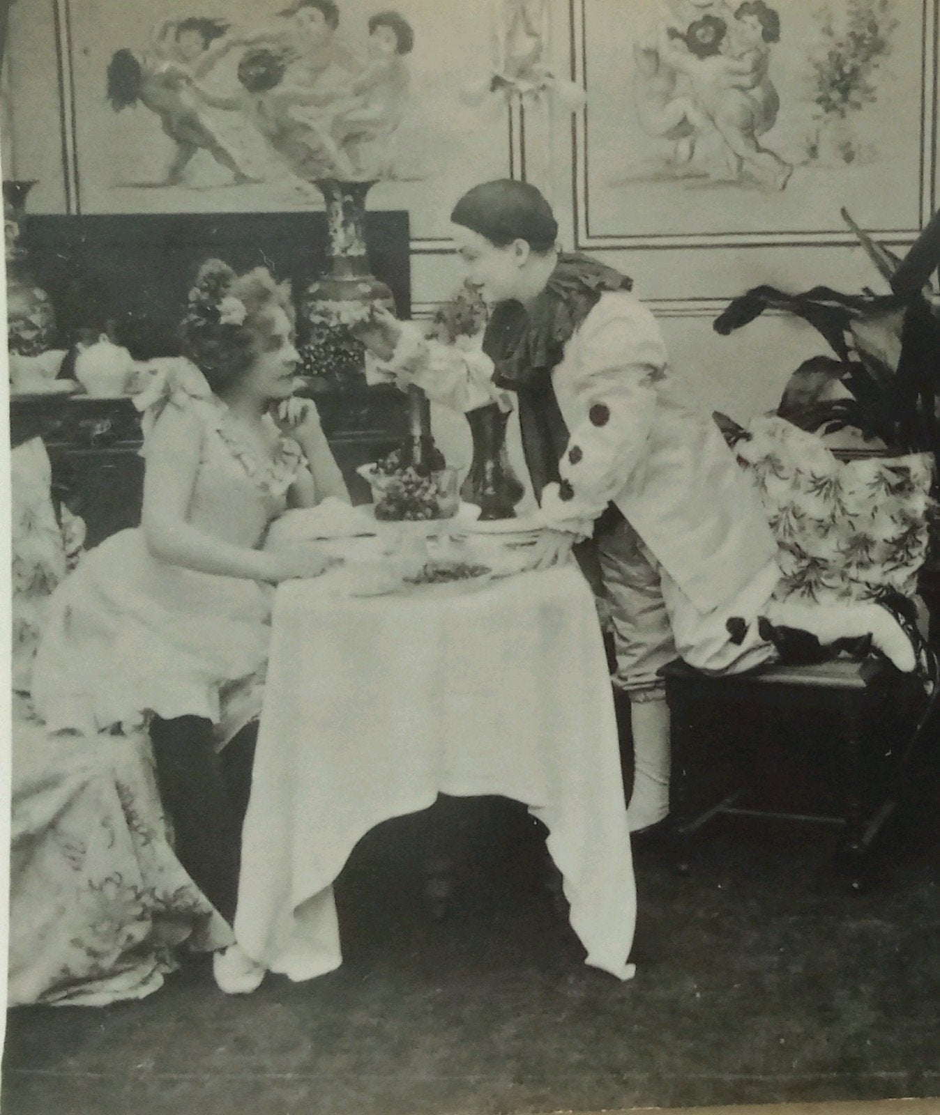 Stereofoto vrouw met Pierrot, Ophalen of Verzenden, Voor 1940, Gebruikt, Overige onderwerpen