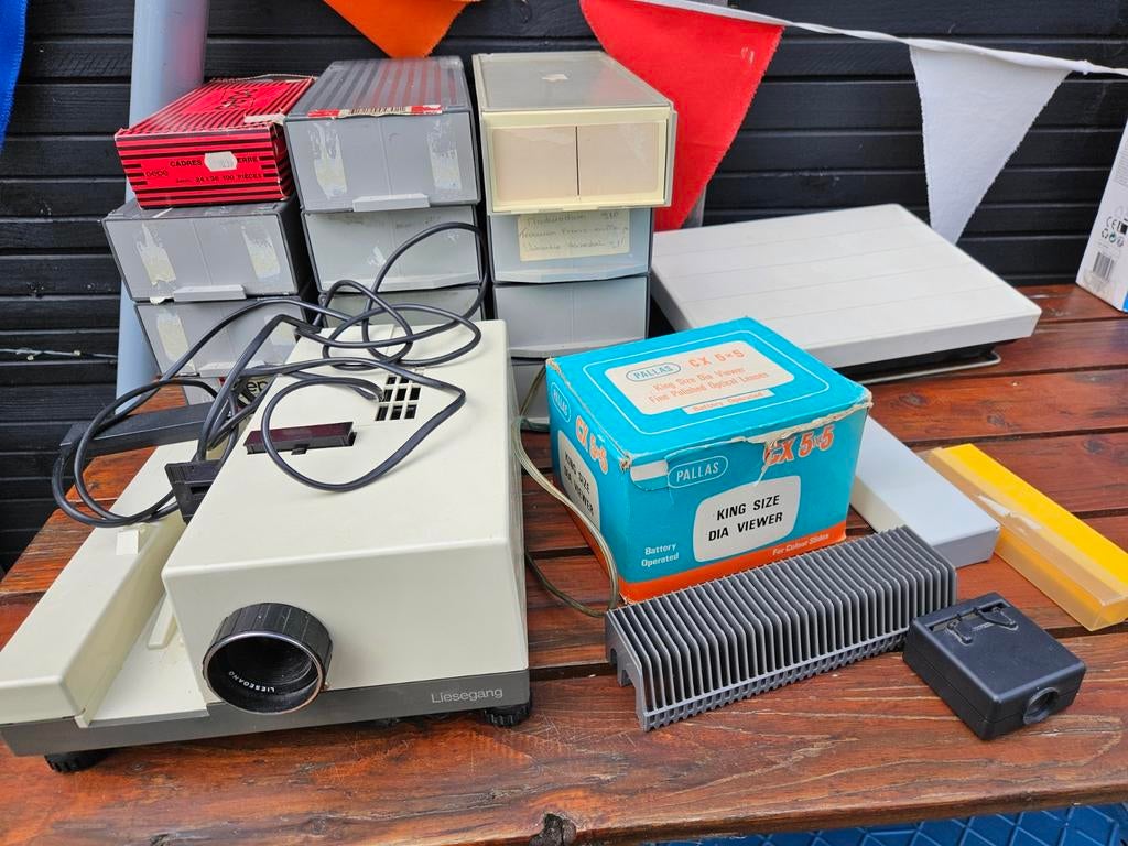 Diaprojector met scherm en toebehoren., Ophalen, Met scherm