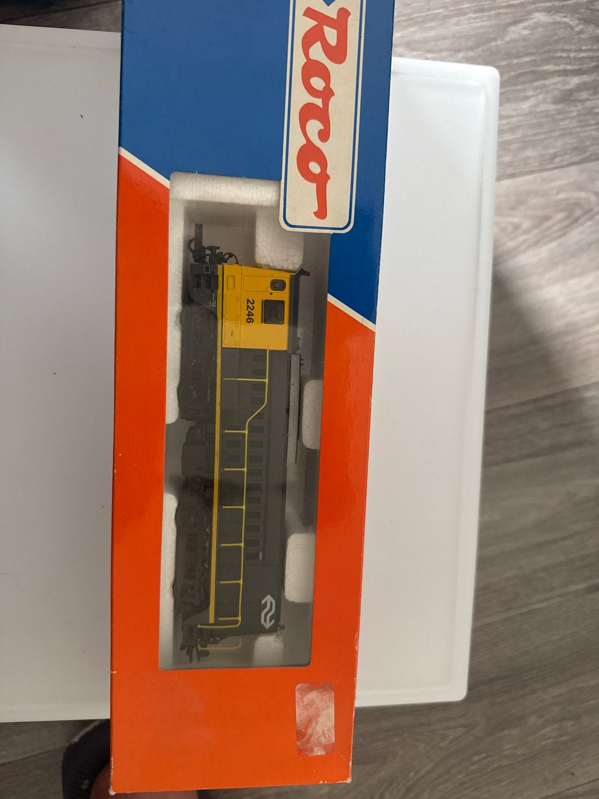 Roco NS Locomotief 2246 H0 - Zo goed als nieuw, Hobby en Vrije tijd, Modeltreinen | H0, Ophalen, Roco, Gelijkstroom, Locomotief