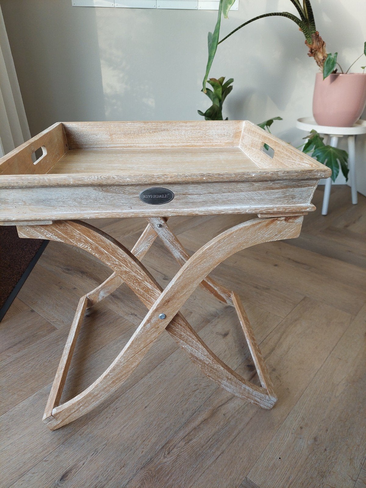 Riverdale bijzettafel met dienblad - Zo goed als nieuw, 45 tot 60 cm, Landelijke, moderne, Zo goed als nieuw, Rechthoekig